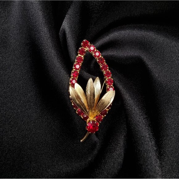 Rare Find Vintage Gold & Red Rhinestone Leaf Brooch Pin - Picture 2 of 5